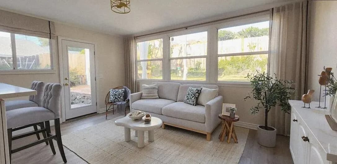 (라크라센타 싱글홈)  방3 화1.5
						많은 업그레이드. 우수 학군. 초등학교 도보거리.
						주택  Glendale CA's preview 3