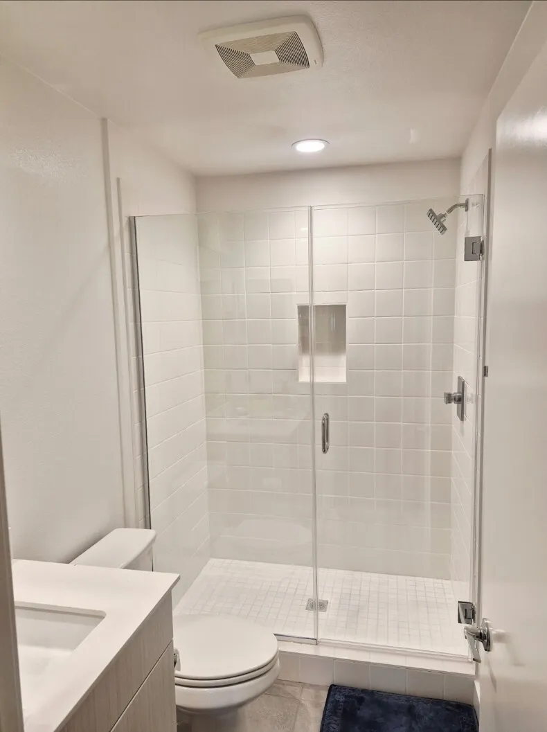 여성 룸메이트 + 개인 화장실 + 새집
					룸메이트
					South Bay Compton's preview 3