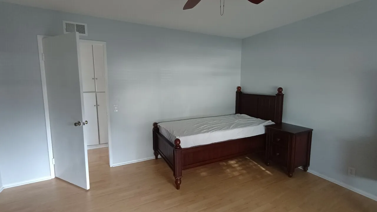 Irvine 1 bed 1 bath 얼바인 개인 방 욕실
					룸메이트
					Irvine's preview 1