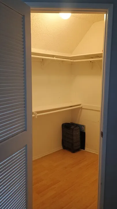 Irvine 1 bed 1 bath 얼바인 개인 방 욕실
					룸메이트
					Irvine's preview 2