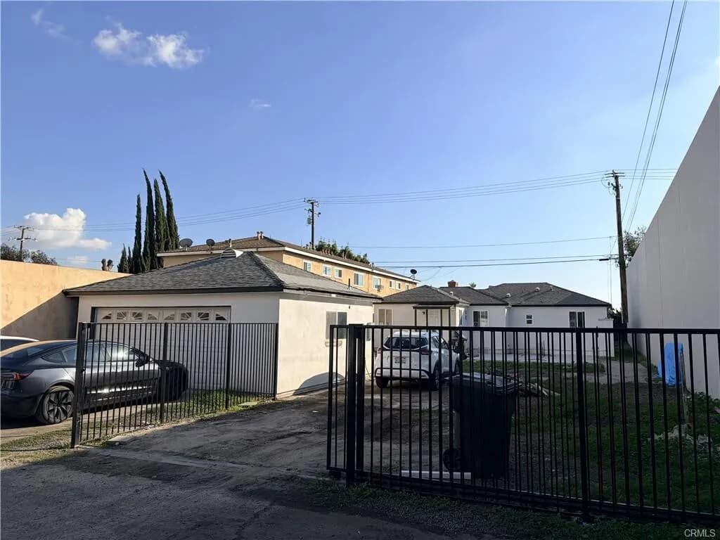 부에나팍 커머셜 단독 건물
						투자용 건물
						주택  Buena Park CA's preview 1