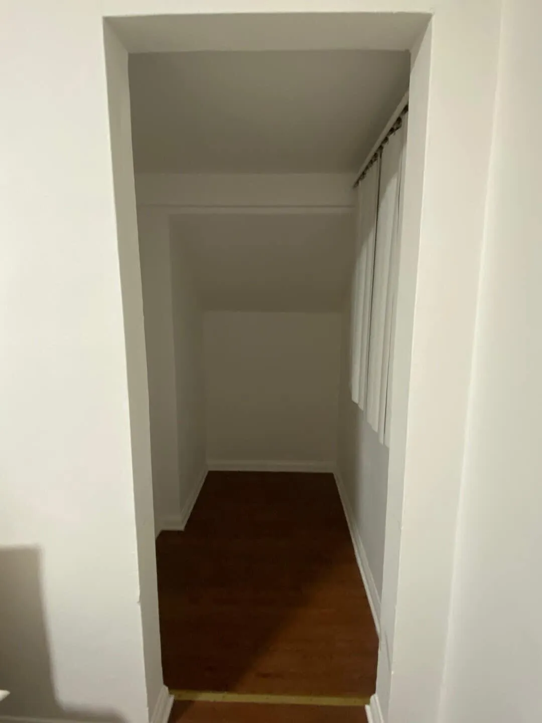 LA 엘에이 룸메 룸메이트 구합니다!
					룸메이트
					Los Angeles's preview 2