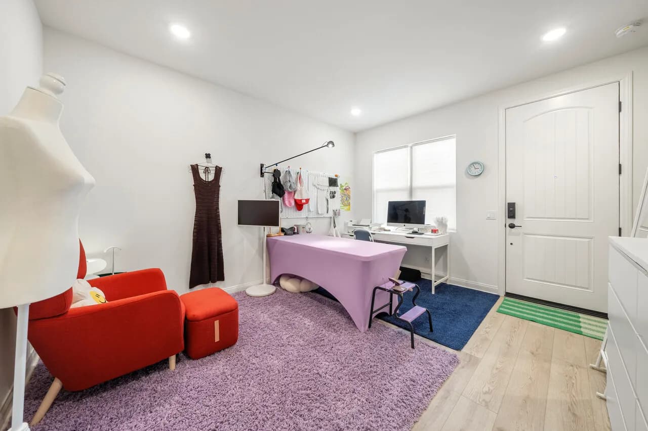 위티어 최고 단지 The Grove 타운홈 
						2베드 2배쓰 1,260sf.  1층에 den
						타운하우스's preview 1