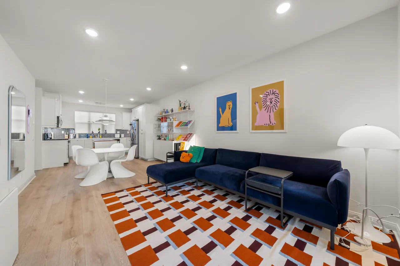 위티어 최고 단지 The Grove 타운홈 
						2베드 2배쓰 1,260sf.  1층에 den
						타운하우스's preview 2