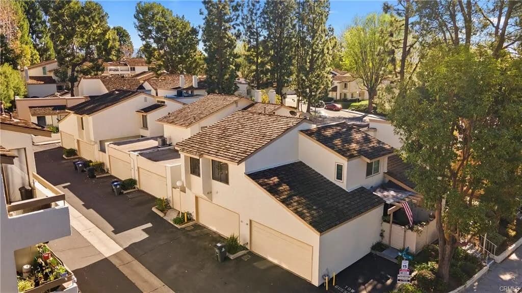 $700,000 브레아 최고지역!! 1,462 SqFt 넓은 3베드 타운홈!! 
						매우 밝고, 높은천장, 화강암 카운터탑 부엌, 새 마루바닥, 2중창문, 벽난로, 새 페인트, 넓은 화장실, 바비큐할수있는 페리오.

						타운하우스  Brea CA's preview 0