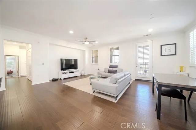 브레아 모던한 방2화2 콘도 
						Brea Prime Location 
						콘도  Brea CA's preview 1