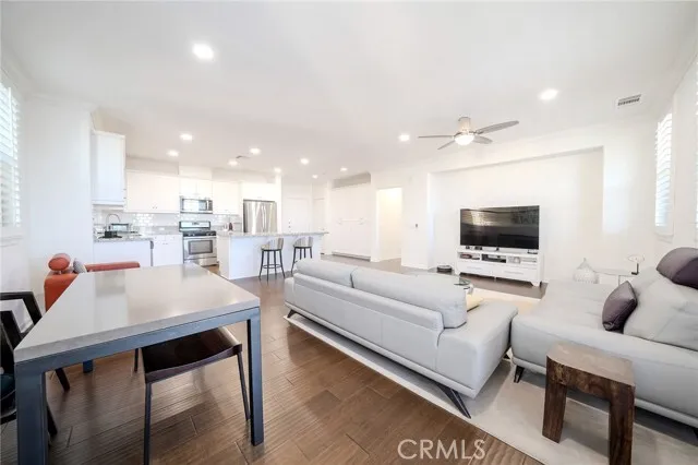 브레아 모던한 방2화2 콘도 
						Brea Prime Location 
						콘도  Brea CA's preview 2