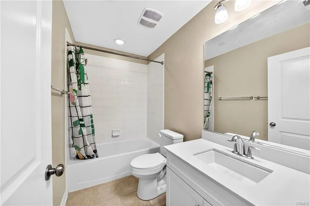 [다우니] 2014년생 게이트 리조트단지 넓은타운홈
						2038 SQFT, 1층에 방, 게이트 리조트단지
						타운하우스  Downey CA's preview 3