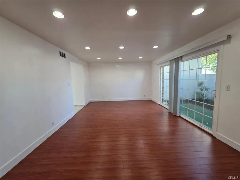 [부에나팍] 한인타운 써니힐학군 방4개 타운홈
						세탁기 in-side, 2 car 그라지, 넓은 앞,뒷마당, 저렴한 관리비
						타운하우스  Buena Park CA's preview 1