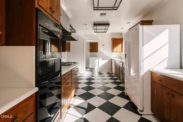 라치몬트 하우스
						방3 화장실2, 건평 약 2000 sf, 랏 약 6500 sf
						주택  Los Angeles CA's preview 0