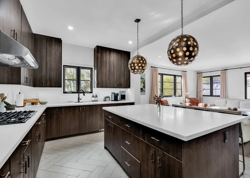 원져빌리지 하우스 
						방4 화장실4, +ADU, 건평 약 3800  sf, 랏 약 8600  sf
						주택  Los Angeles CA's preview 0