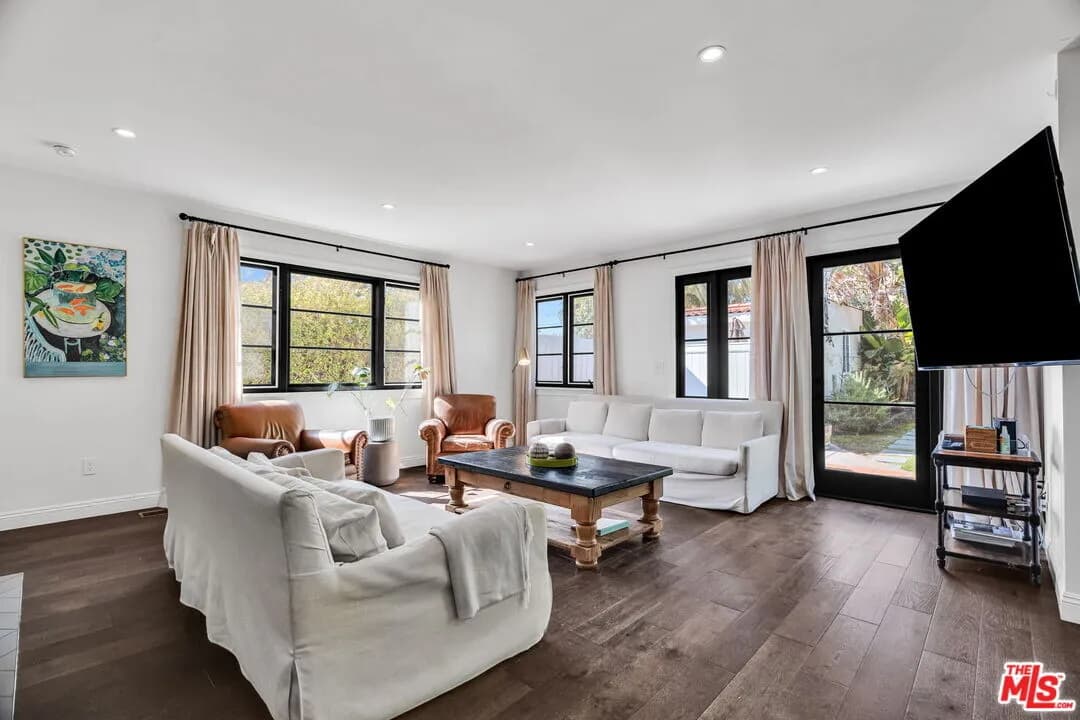 원져빌리지 하우스 
						방4 화장실4, +ADU, 건평 약 3800  sf, 랏 약 8600  sf
						주택  Los Angeles CA's preview 3