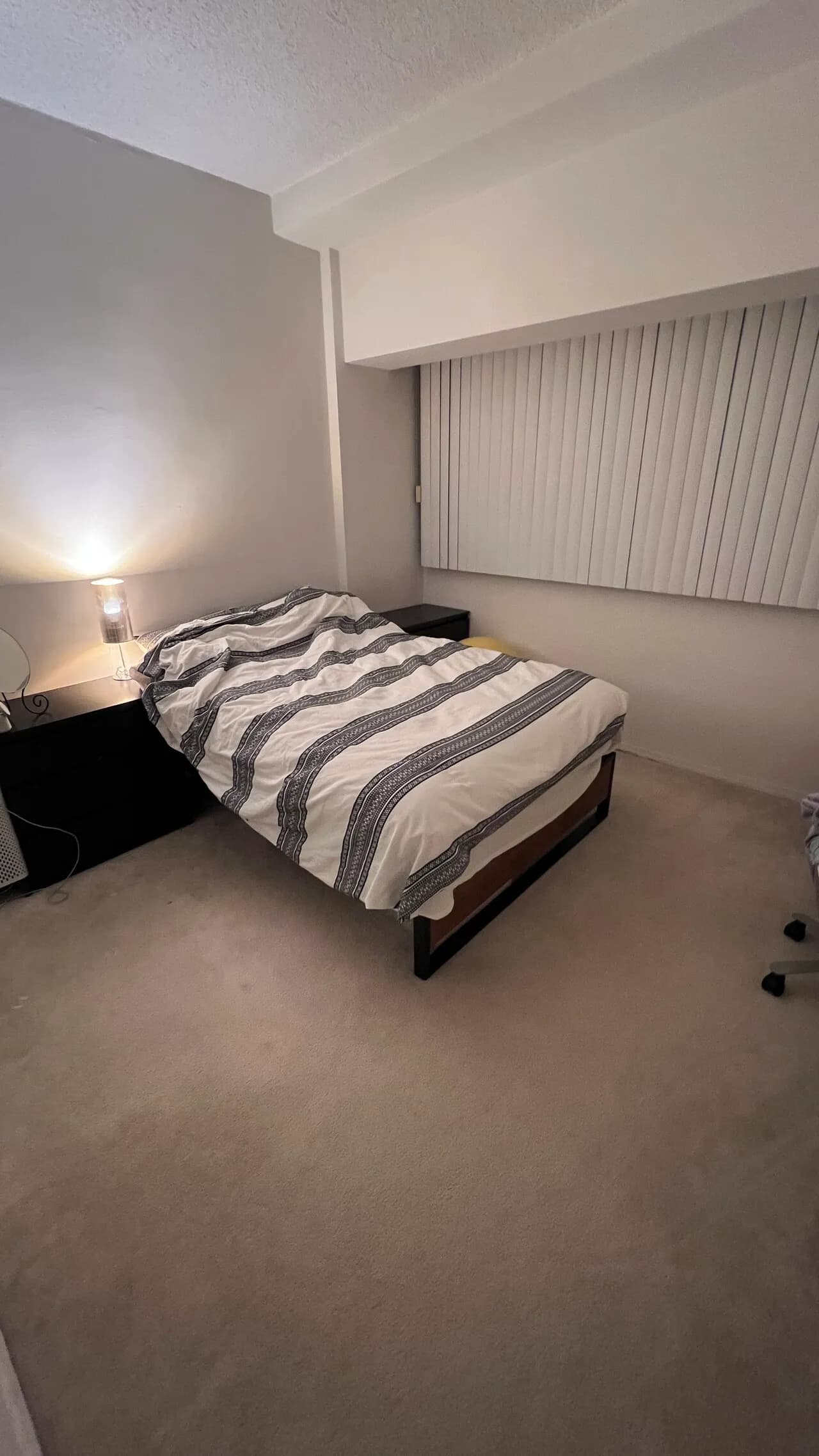 한타 중심 2B2B 함께 살 여성 룸메이트 구함
					룸메이트
					Los Angeles's preview 0