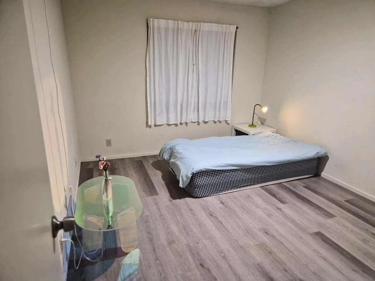 여자 룸메이트 구해요
					룸메이트
					Los Angeles's preview 0