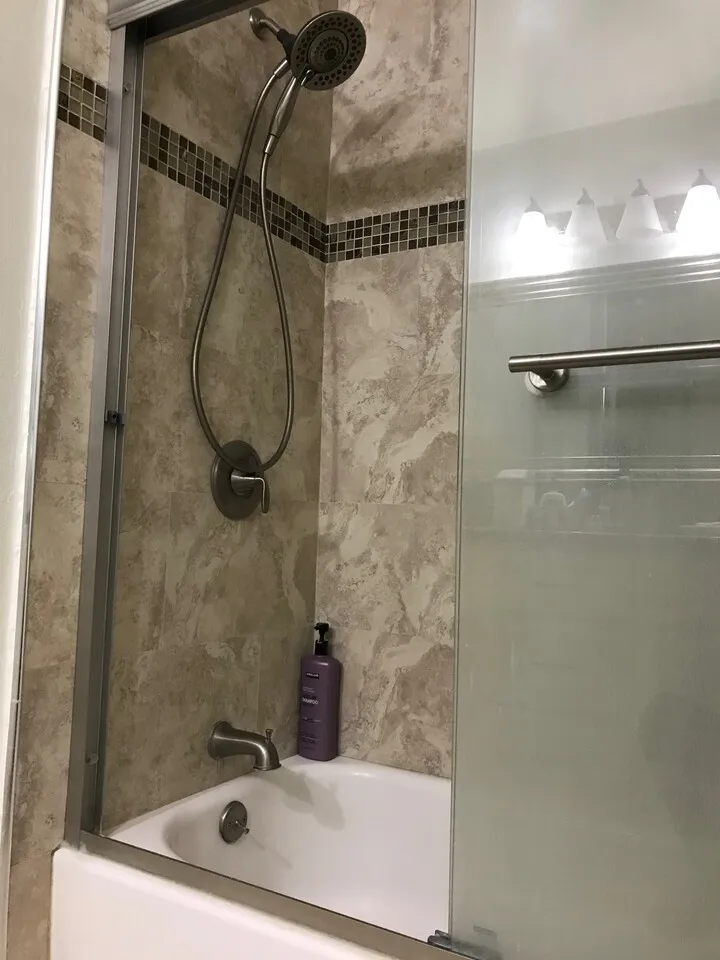 조용하고 리모델링한 하우스.방 1렌트.한인마켓 5분거리.
					룸메이트
					La Mirada(라미라다)'s preview 3