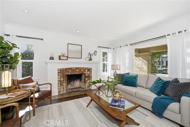 행콕팍 하우스 
						빙3 화장실2, 건평 약 1500 sf, 랏 약 7600 sf
						주택  Los Angeles CA's preview 2