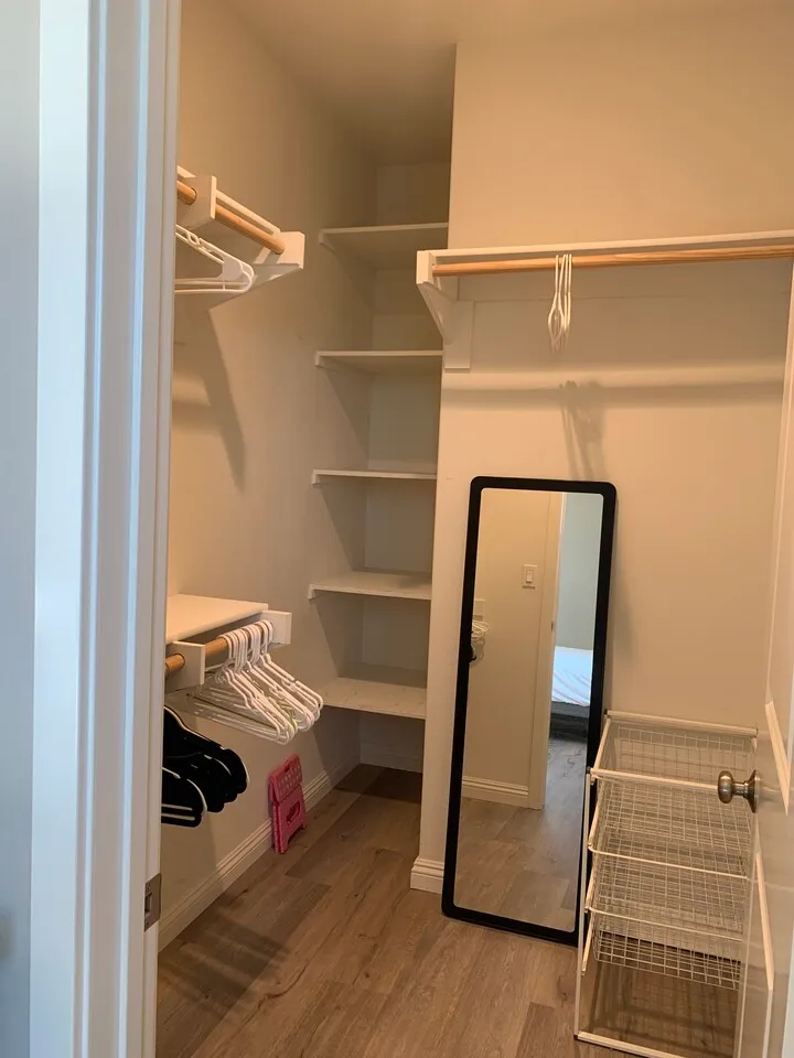 얼바인(Irvine) Cypress Village 마스터룸 단기렌트
					룸메이트
					Irvine's preview 3