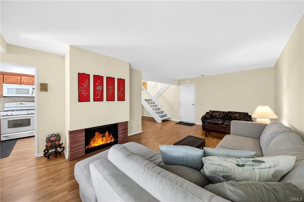 [플러튼] 최고학군 인기많은 Amberwood 리모델링 방3개 타운홈
						Amerige인근, 2car attached그라지, 최고학군
						타운하우스  Fullerton CA's preview 1