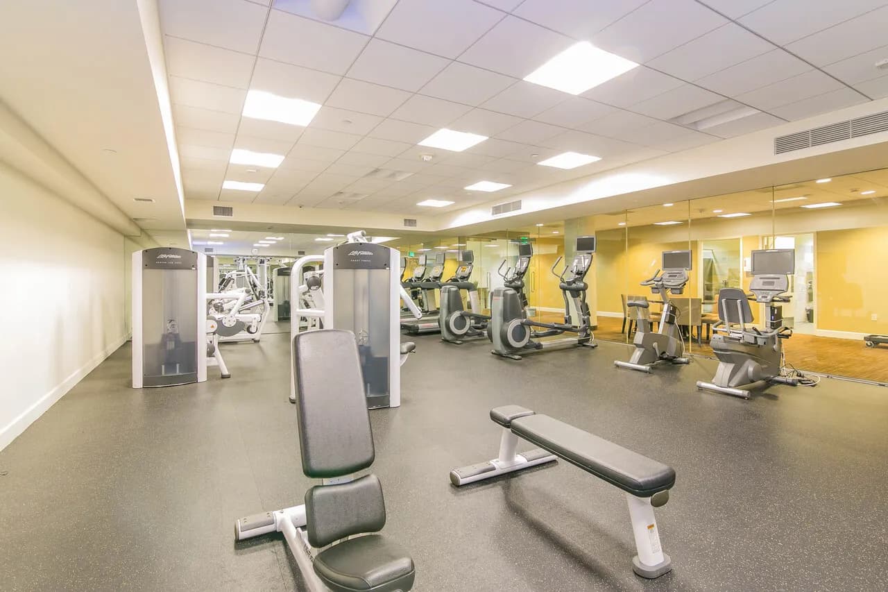 럭셔리 Summit 콘도 룸메이트 구함
					룸메이트
					Los Angeles's preview 3