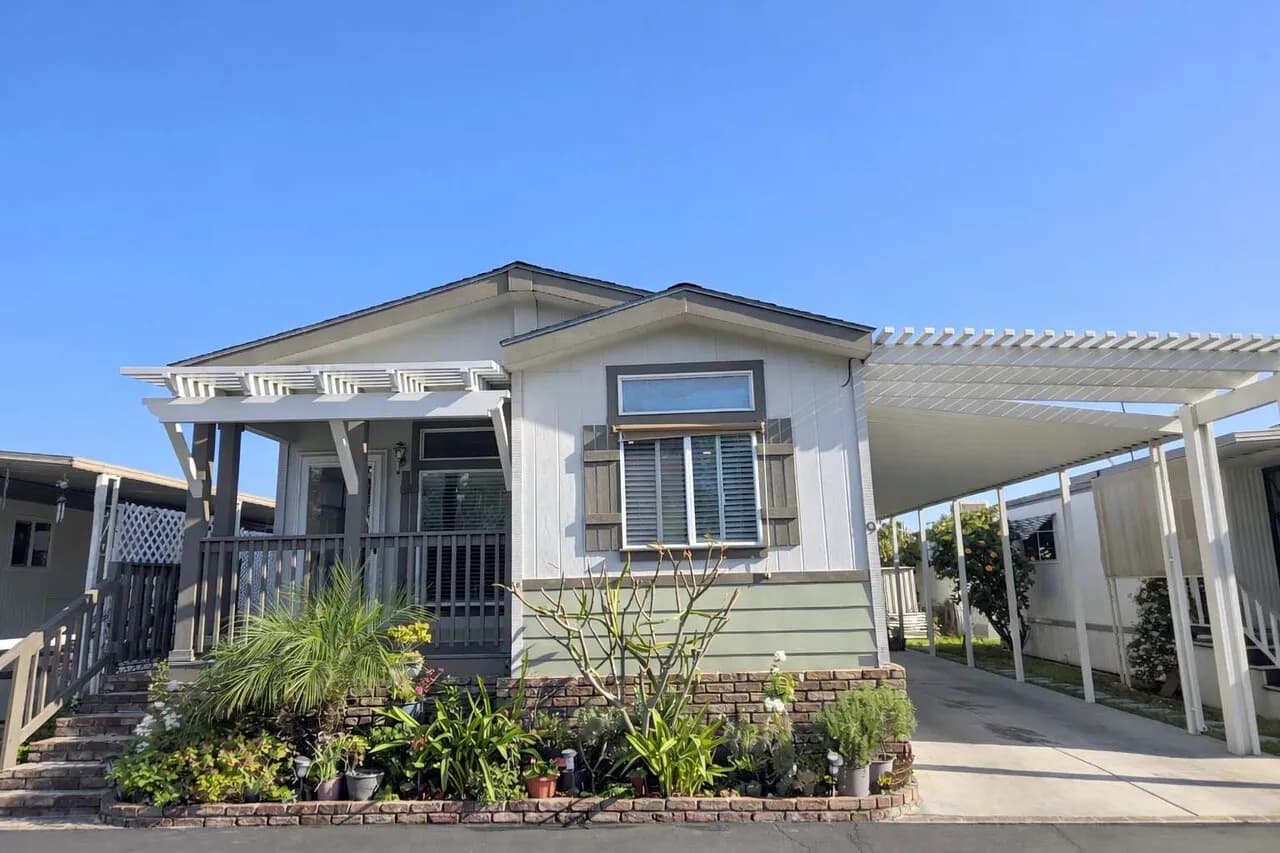 위티어 55+ 모빌홈] 방2, 화2, 약1,060sf. 2019년
						저렴한 땅렌트비 $1,133
						주택  Whittier CA's preview 0