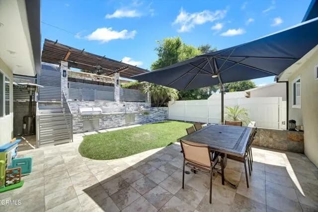 라 크라센타 하우스
						방2 화장실2, 건평 약 1200 sf, 랏 약 5400 sf
						주택  La Crescenta CA's preview 2