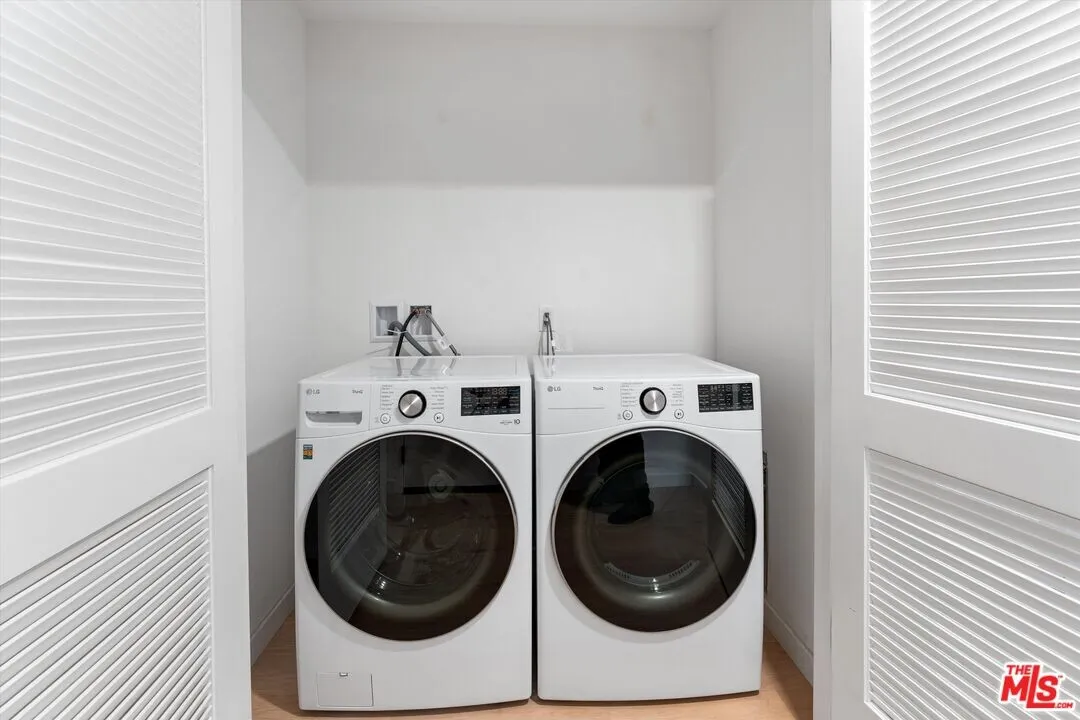 한인타운 새콘도
						2024년생, 방2 화장실2, 오픈구조, 마루바닥, 발코니, 편리한 위치
						콘도  Los Angeles CA's preview 3