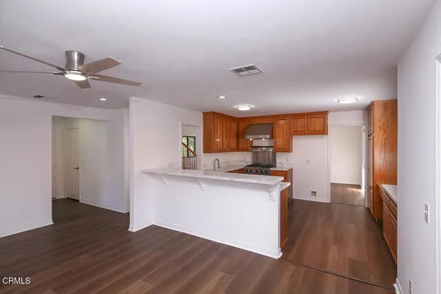 라 크라센타 하우스
						방3 화장실3, 건평 약 2200 sf, 랏 약 5100 sf
						주택  La Crescenta CA's preview 0