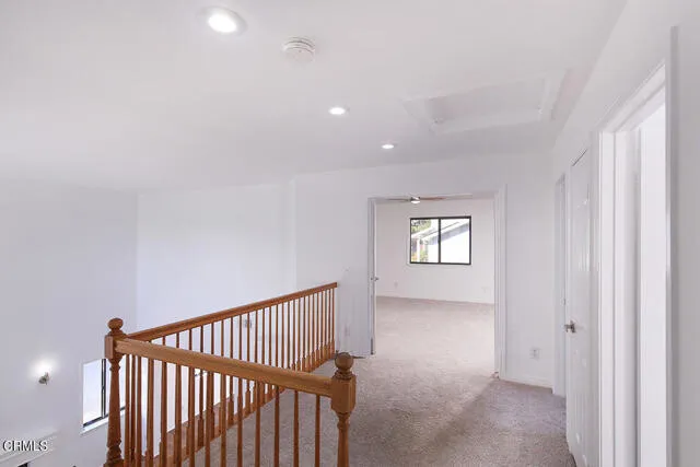 라 크라센타 하우스
						방3 화장실3, 건평 약 2200 sf, 랏 약 5100 sf
						주택  La Crescenta CA's preview 3