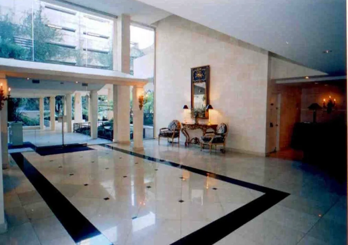 한타 윌셔 중심가 고층 2B2B 아파트 여성 룸메이트 구함
					룸메이트
					Los Angeles's preview 1