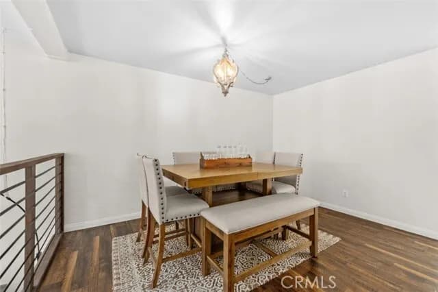 우드랜드힐스 타운홈
						방3 화장실3, 약 1800 sf, 오픈구조, 벽난로, Patio, Attached Garage
						콘도  Woodland Hills CA's preview 1