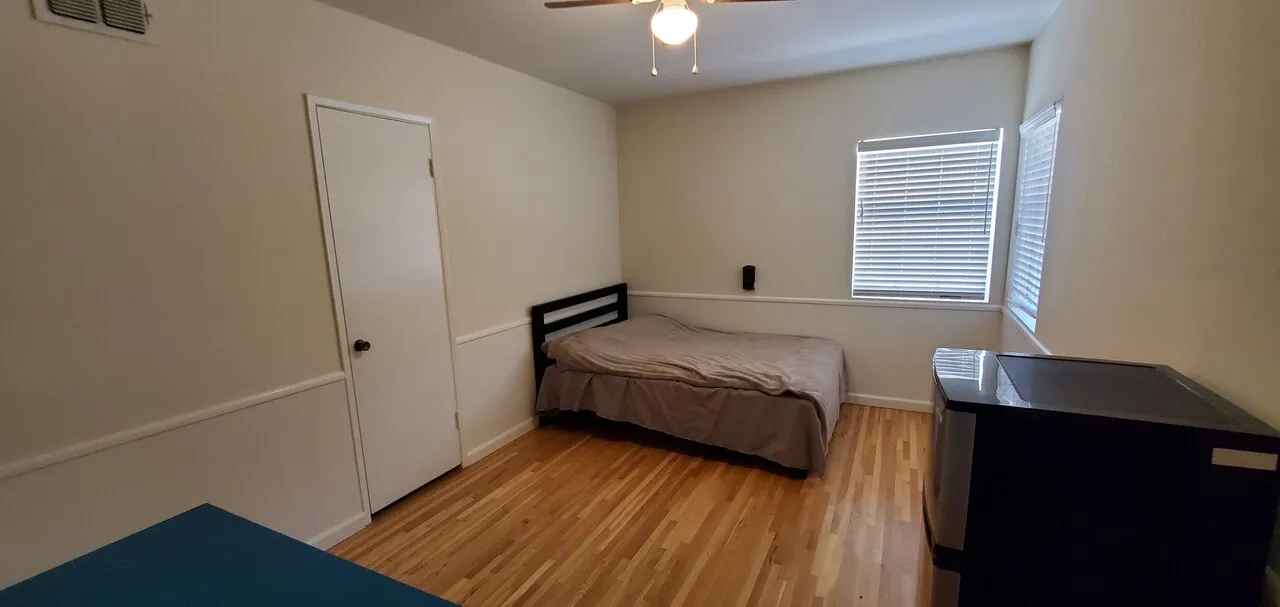 Torrance 단독주택 여성 룸메이트 구합니다. (화장실 달린 방)
					룸메이트
					Torrance's preview 2