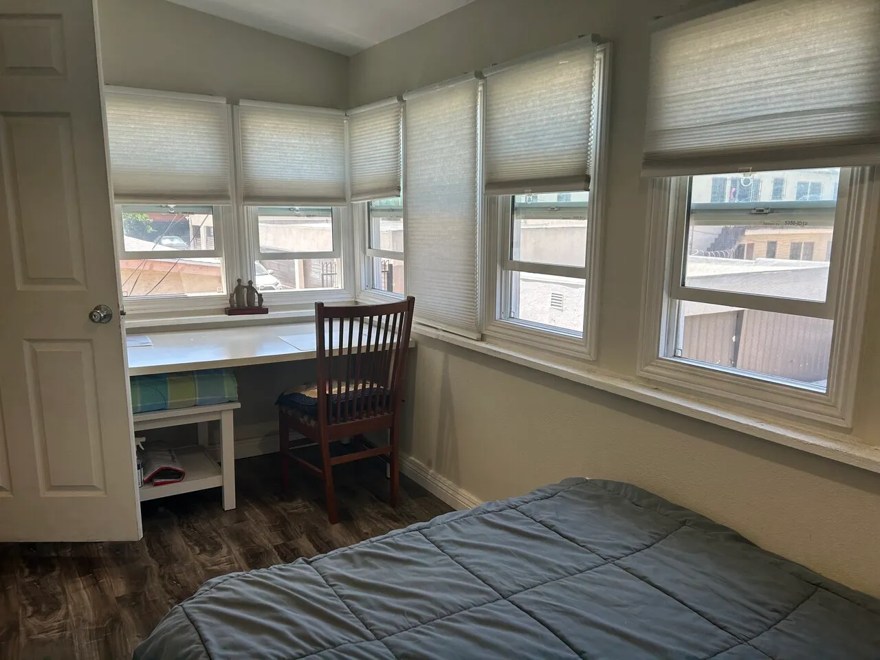 개인 샤워실 갖춘  하우스 2층 - 한타 
					룸메이트
					Los Angeles's preview 0