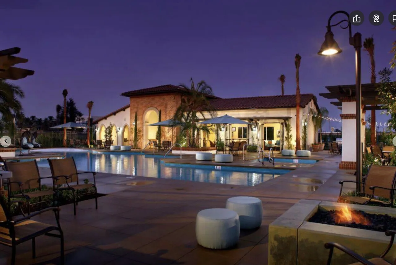 Female Roommate(Working professional )
					룸메이트
					Anaheim(packing House Area)'s preview 0