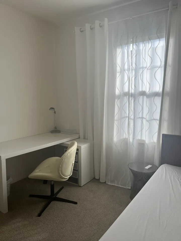 Female Roommate(Working professional )
					룸메이트
					Anaheim(packing House Area)'s preview 2