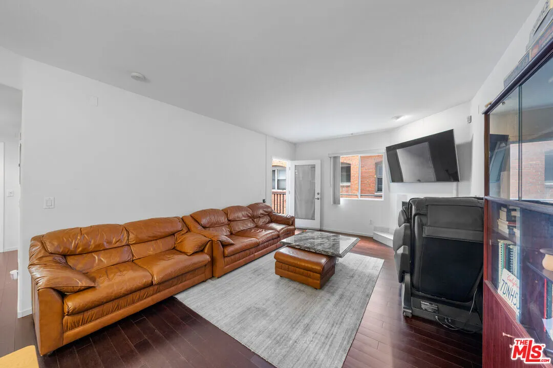 [한인타운] 방2+화2 1,090sf 2008년생 콘도
						한인타운 중심, 차가 필요 없는 위치
						콘도  Los Angeles CA's preview 3