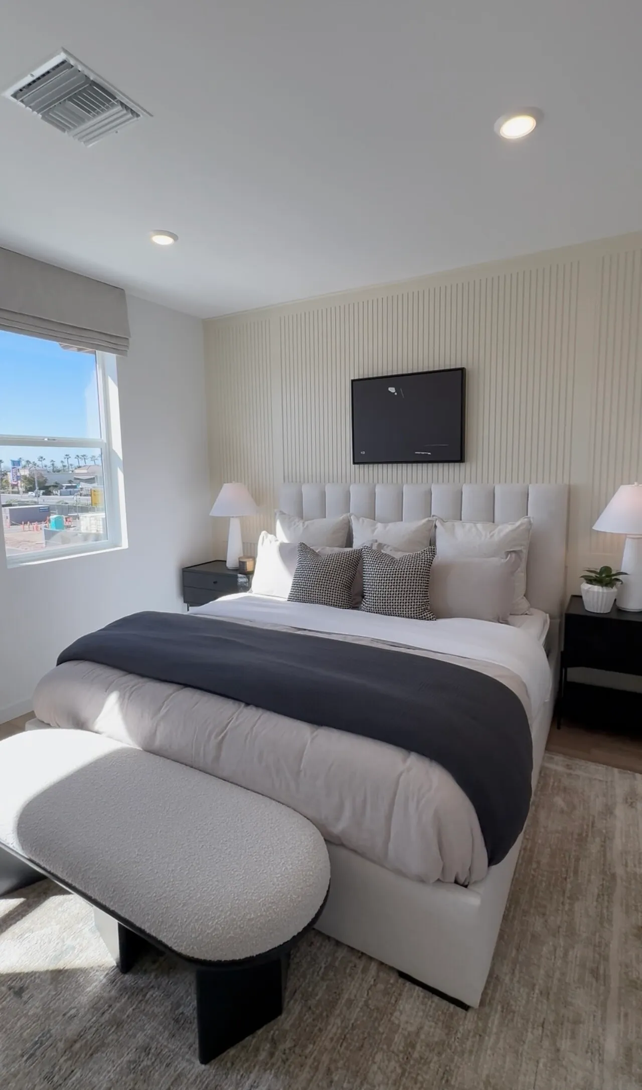 강력추천 1076  새 타운홈 -  교통의 중심지
						1,373sf / 2베드 2.5베쓰 / 2 parking / HOA $412
						콘도  Pico Rivera CA's preview 3