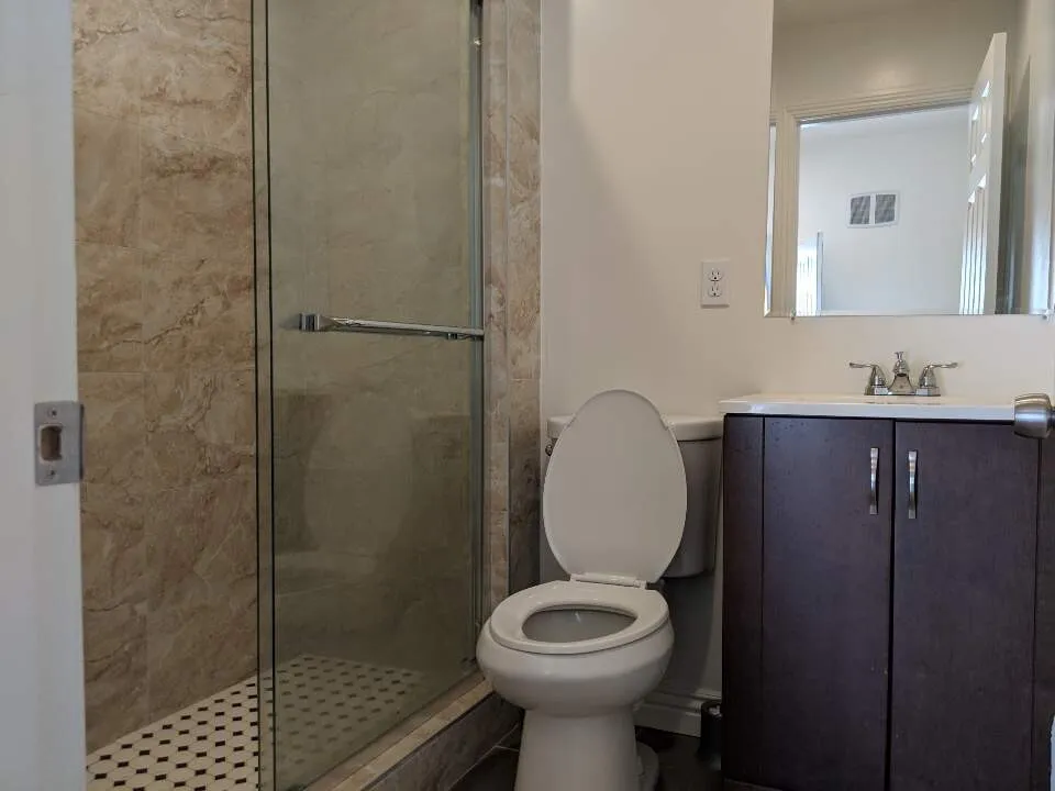 LA 한타 단독방 (7가 & Gramercy) - 독립 출입구, 개인 화장실
					룸메이트
					한인타운's preview 3