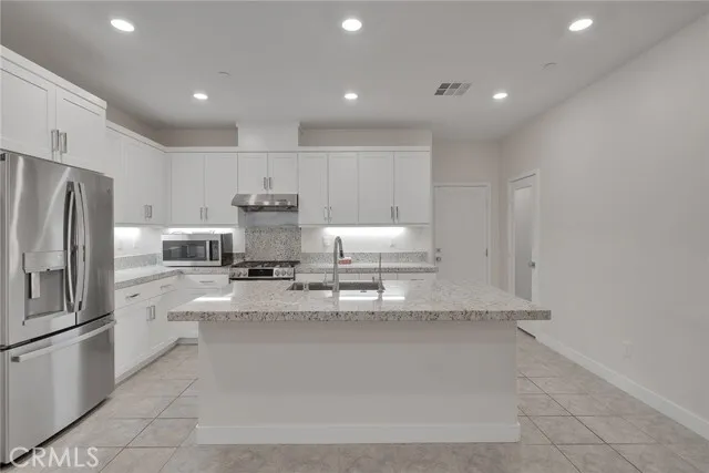 위티어 새단지 타운홈 방3화3
						훌륭한 부대시설
						타운하우스  Whittier CA's preview 3