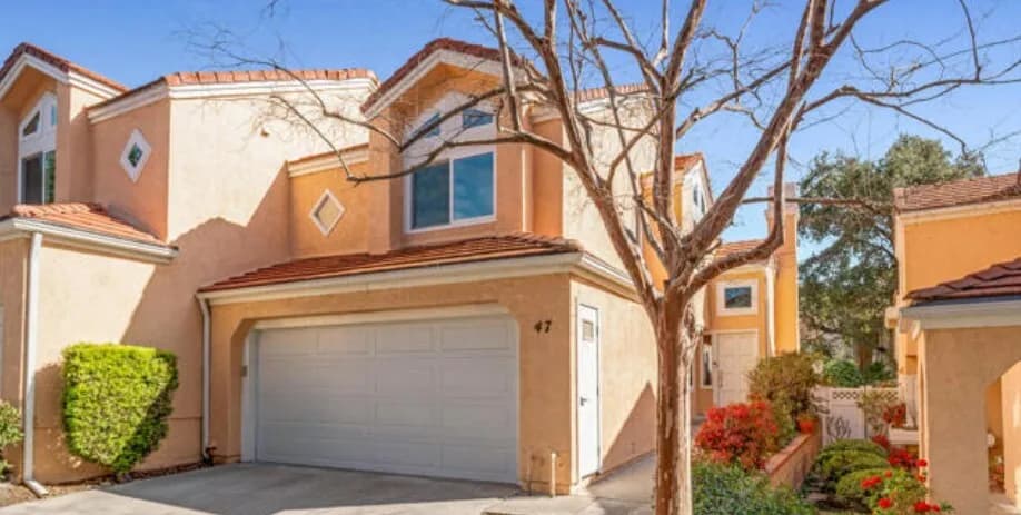 (터헝가 타운홈)  방3 화2.5
						업그레이드 멋진집. Move-in 컨디션. 넓은 페티오.
						타운하우스  Tujunga CA's preview 0