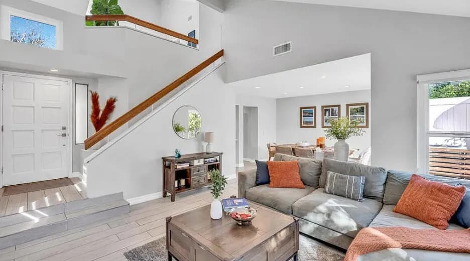 (터헝가 타운홈)  방3 화2.5
						업그레이드 멋진집. Move-in 컨디션. 넓은 페티오.
						타운하우스  Tujunga CA's preview 2