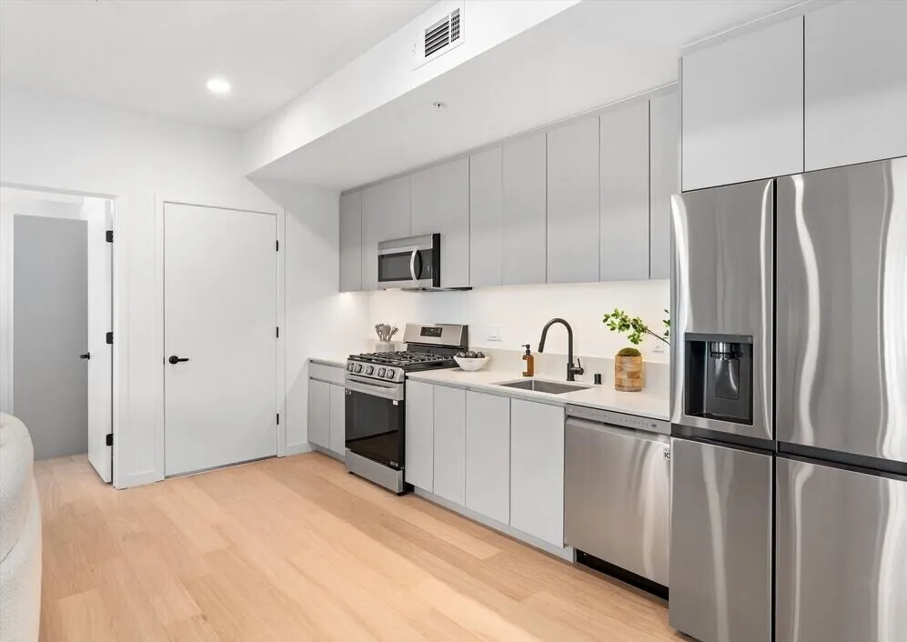 한인타운 새콘도
						Brand NEW, 방2 화장실2, 오픈구조, 웍인 클라셋, 냉장고&세탁기, 발코니
						콘도  Los Angeles CA's preview 0