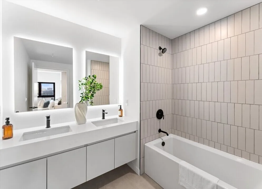 한인타운 새콘도
						Brand NEW, 방2 화장실2, 오픈구조, 웍인 클라셋, 냉장고&세탁기, 발코니
						콘도  Los Angeles CA's preview 2