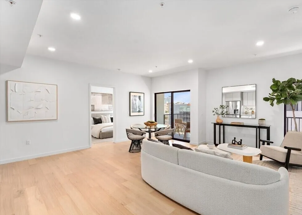 한인타운 새콘도
						Brand NEW, 방2 화장실2, 오픈구조, 웍인 클라셋, 냉장고&세탁기, 발코니
						콘도  Los Angeles CA's preview 1