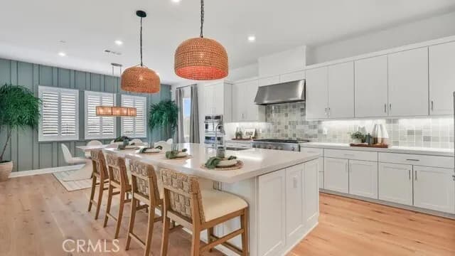 발렌시아 New 하우스
						Brand New, 방4 화장실4, 약 3500 sf, 리조트 스타일 부대시설, 우수 초중고
						주택  Valencia CA's preview 0