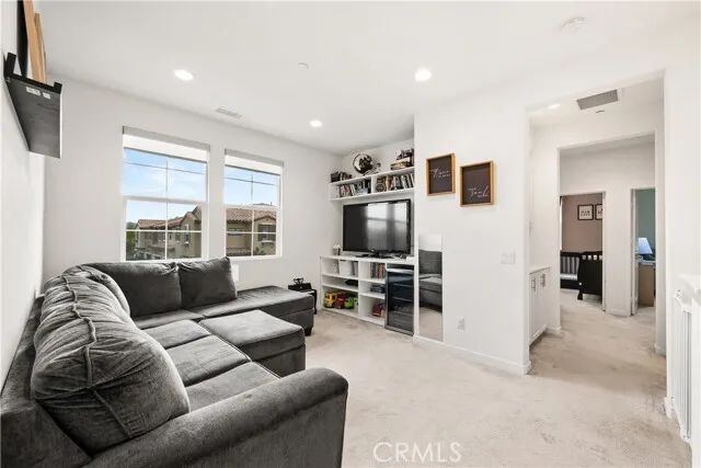 발렌시아 타운홈
						2019년생, 방3 화장실3, + LOFT, 약 1750 sf, 오픈구조, 하이실링, 우수학군!
						콘도  Valencia CA's preview 2