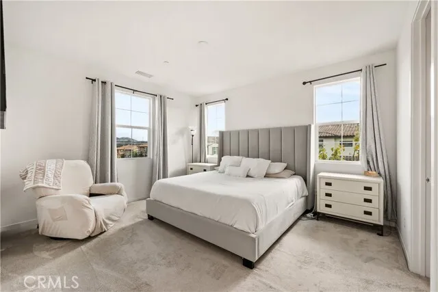 발렌시아 타운홈
						2019년생, 방3 화장실3, + LOFT, 약 1750 sf, 오픈구조, 하이실링, 우수학군!
						콘도  Valencia CA's preview 3