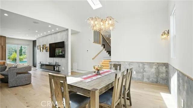 라 크라센타 하우스
						방5 화장실5, 건평 약 3200 sf, 랏 약 8200 sf
						주택  La Crescenta CA's preview 3