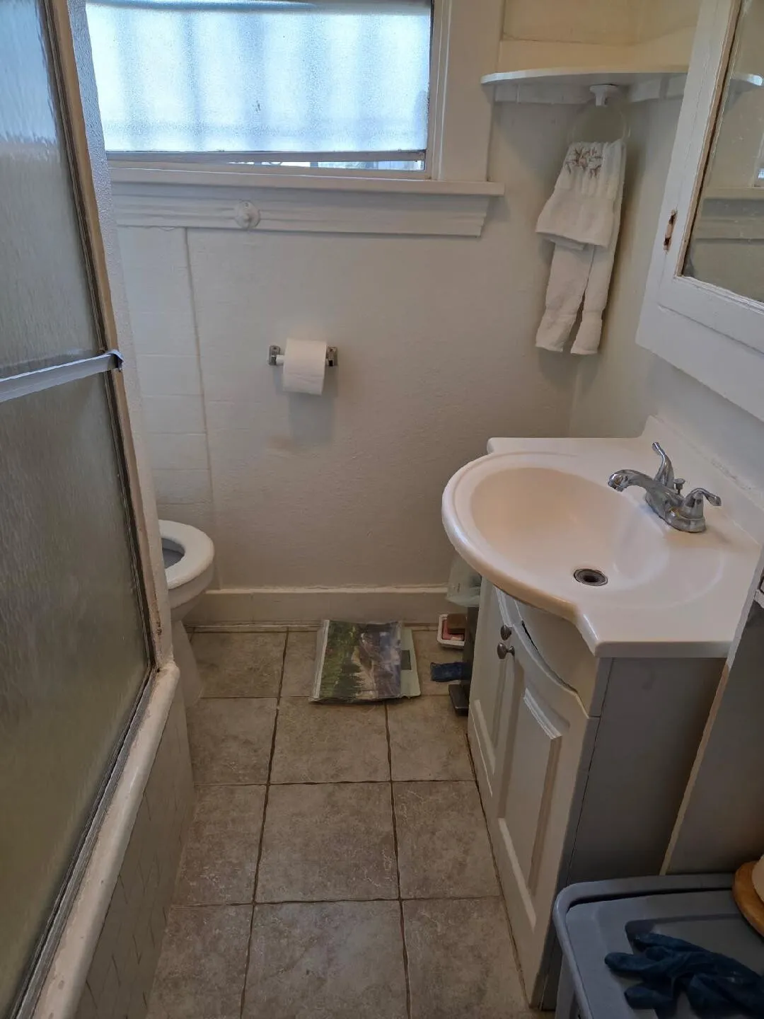 여자 룸매이트 구함
					룸메이트
					Los Angeles's preview 0