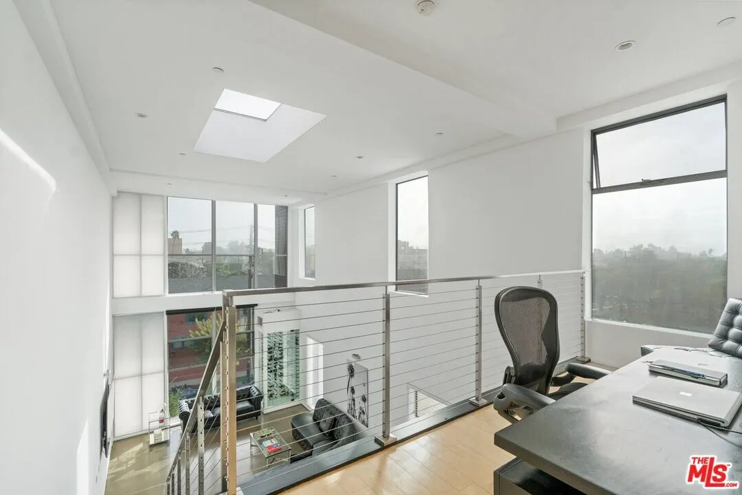 행콕팍 콘도
						방2 화장실2, 약 1900 sf, 코너 LOFT 스타일 꼭대기층, 하이실링, 편리한 위치
						콘도  Los Angeles CA's preview 2