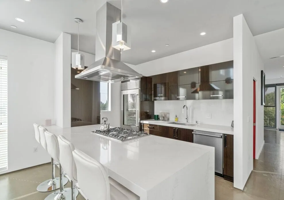 행콕팍 콘도
						방2 화장실2, 약 1900 sf, 코너 LOFT 스타일 꼭대기층, 하이실링, 편리한 위치
						콘도  Los Angeles CA's preview 0